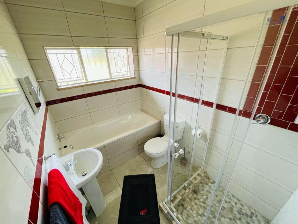 Ithonsi Guesthouse And Spa 肯普顿帕克 外观 照片
